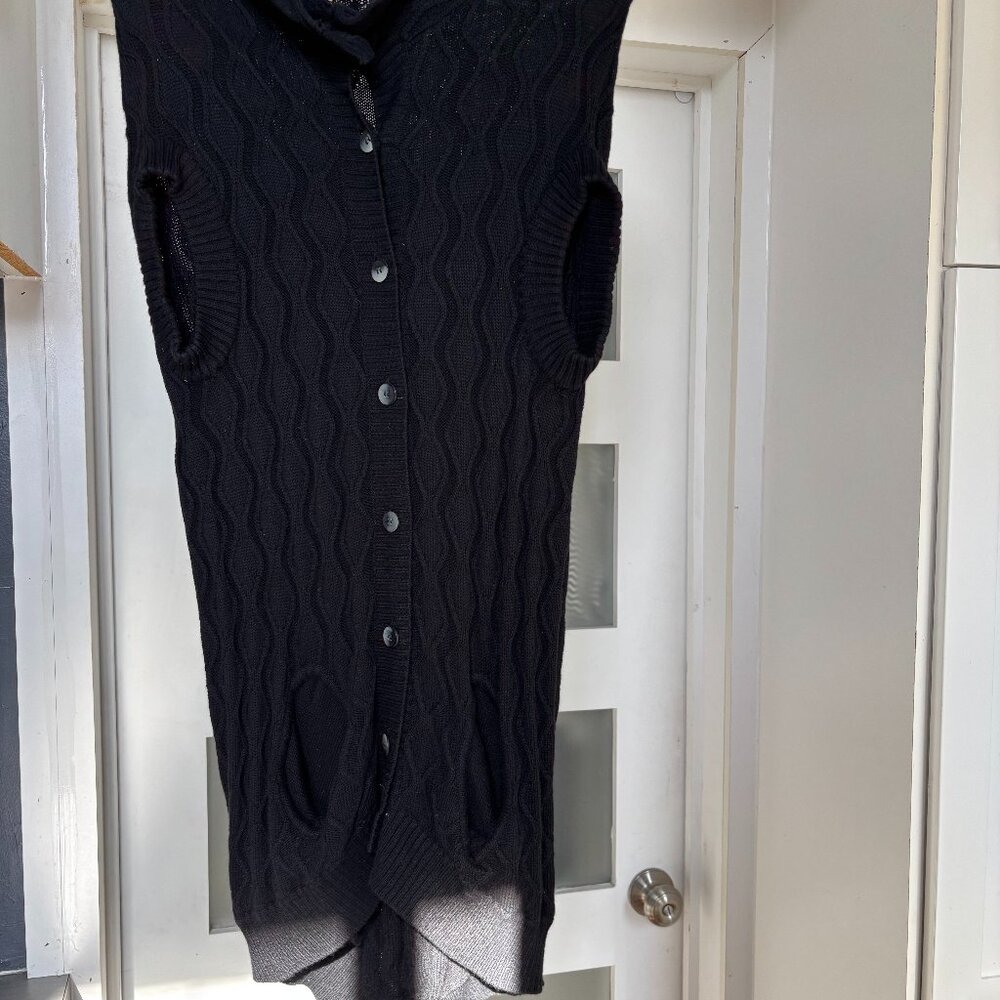 Long navy blue cable-knit short sleeve sweater